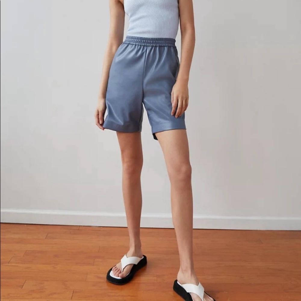 Aritzia Babaton Smith vegan leather Shorts High Waisted Elastic Waist Sz 4